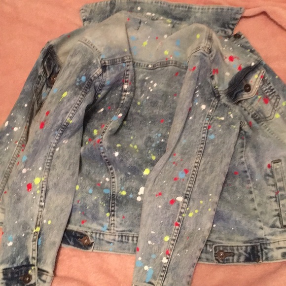 A Jean jacket 🧥 - Picture 2 of 2